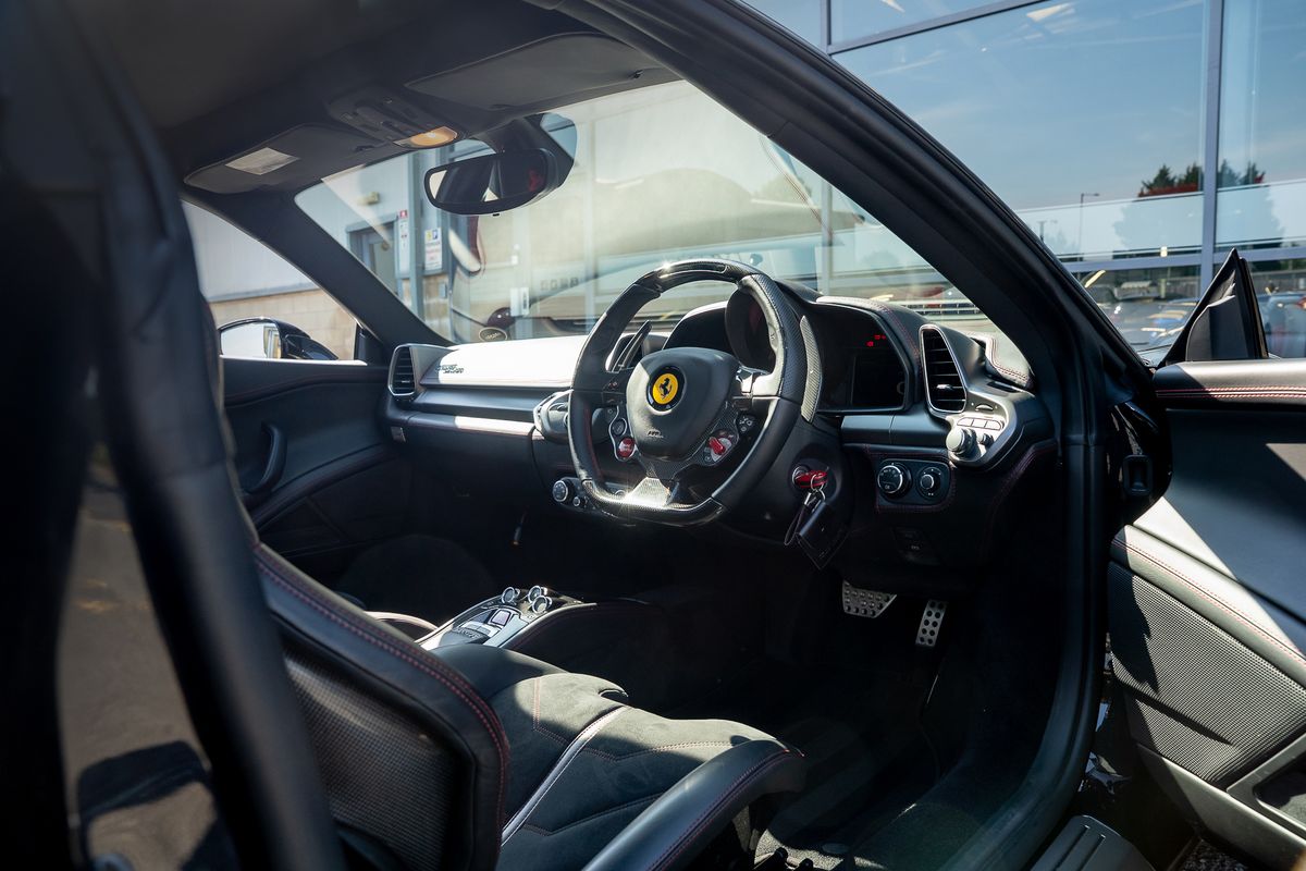 FERRARI 458 ITALIA COUPE V8