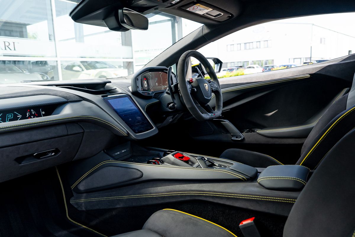 LAMBORGHINI REVUELTO PHEV S-A