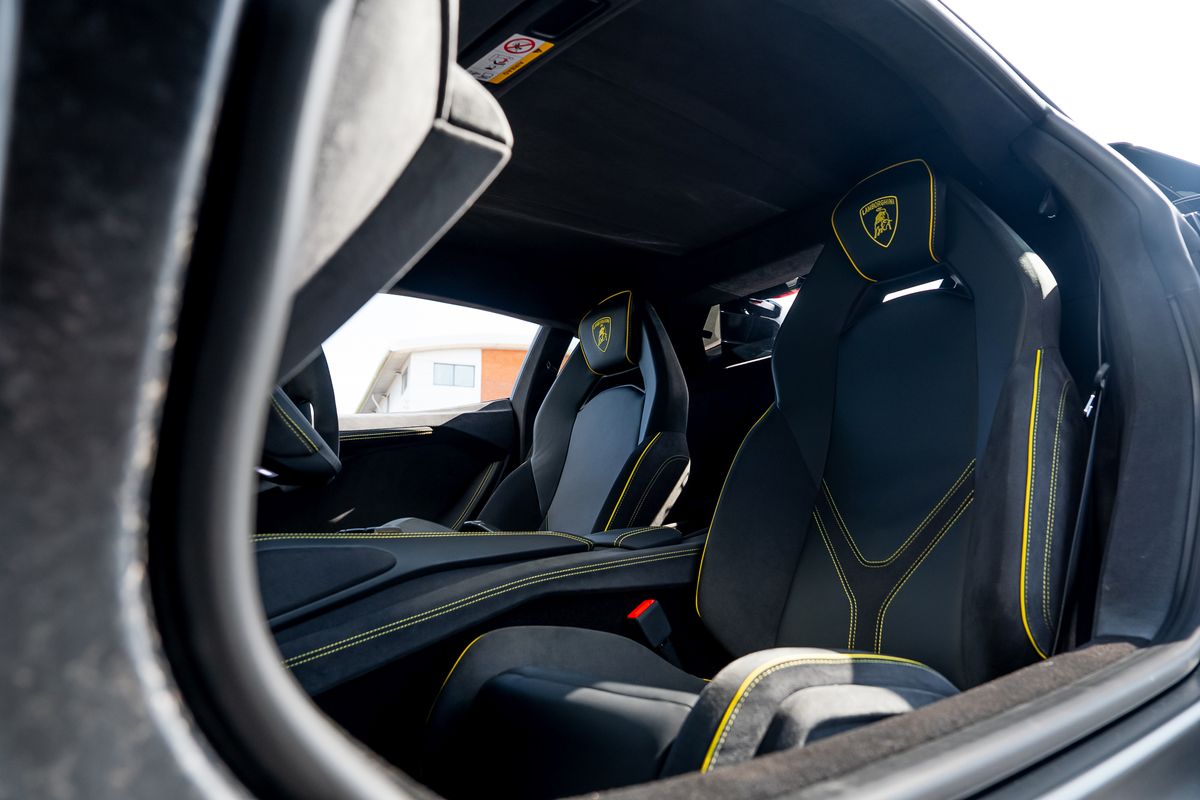 LAMBORGHINI REVUELTO PHEV S-A