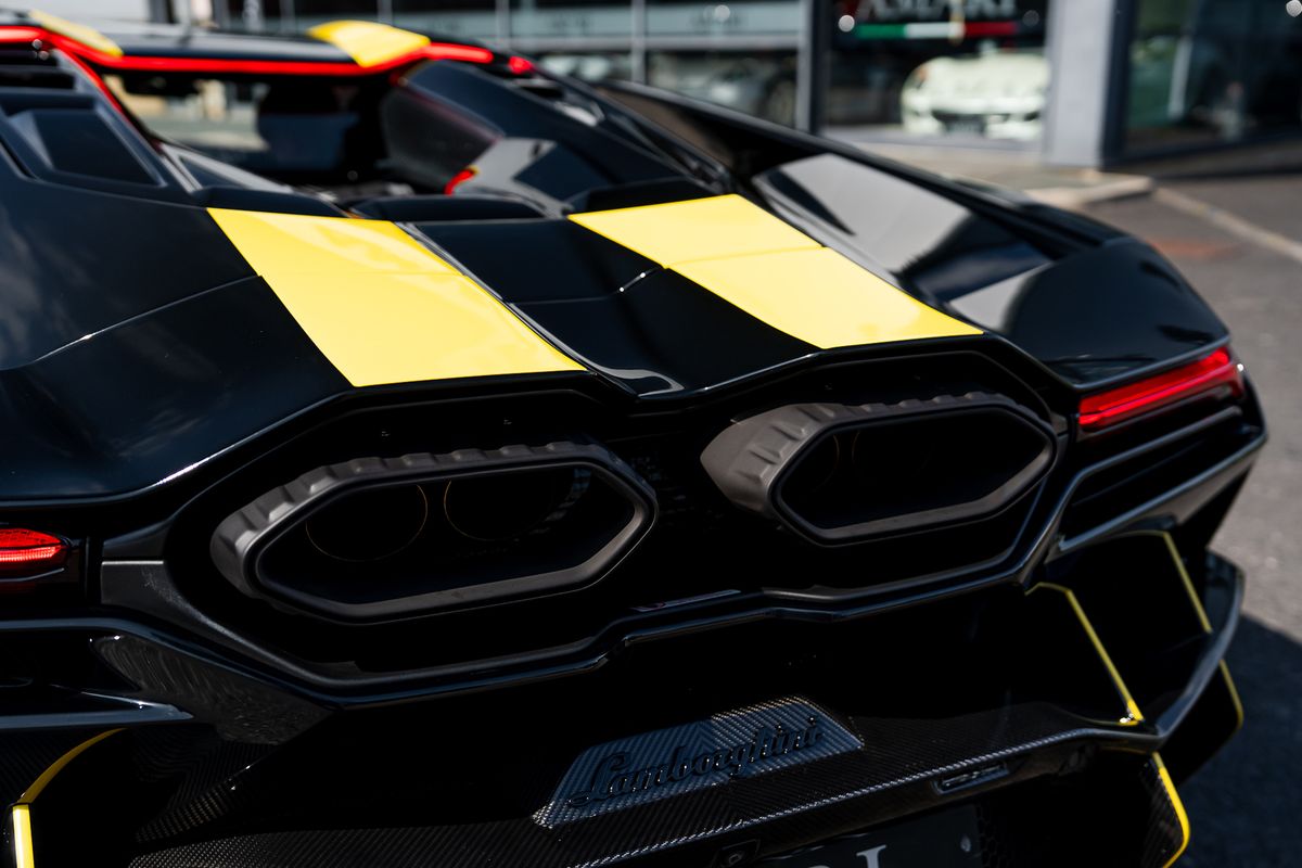 LAMBORGHINI REVUELTO PHEV S-A