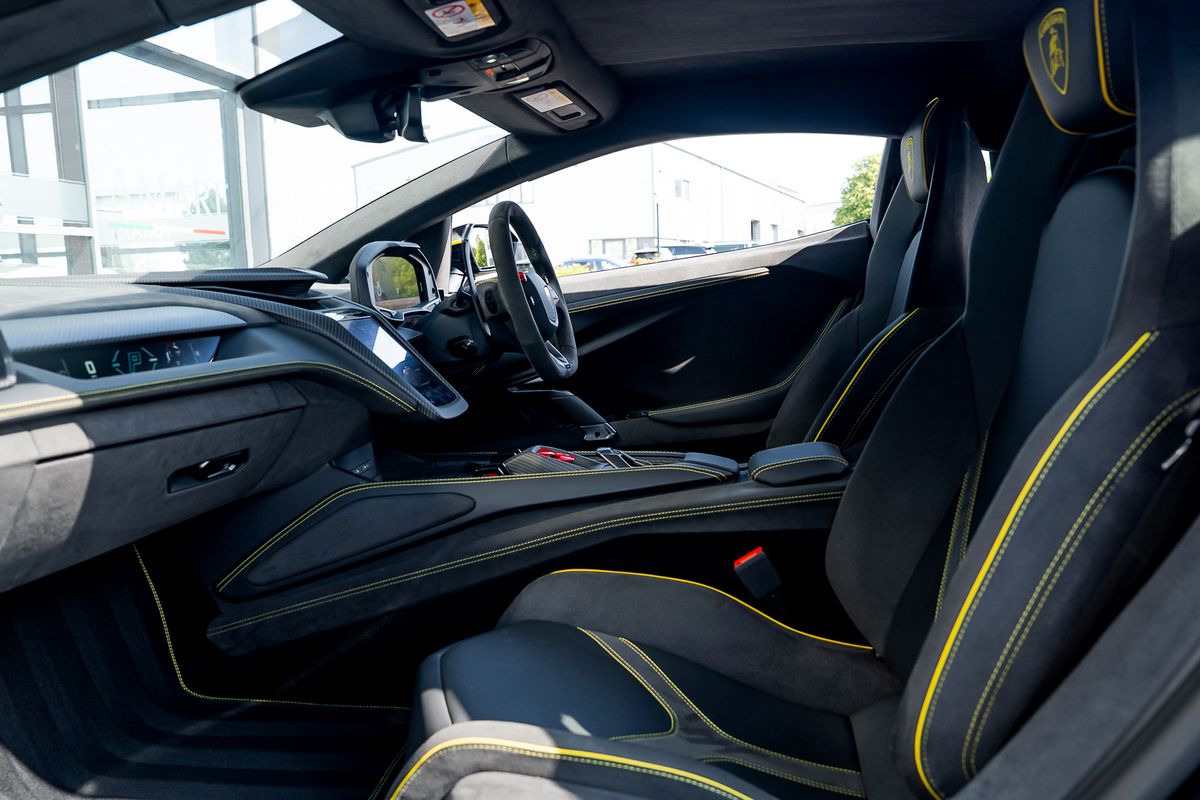 LAMBORGHINI REVUELTO PHEV S-A