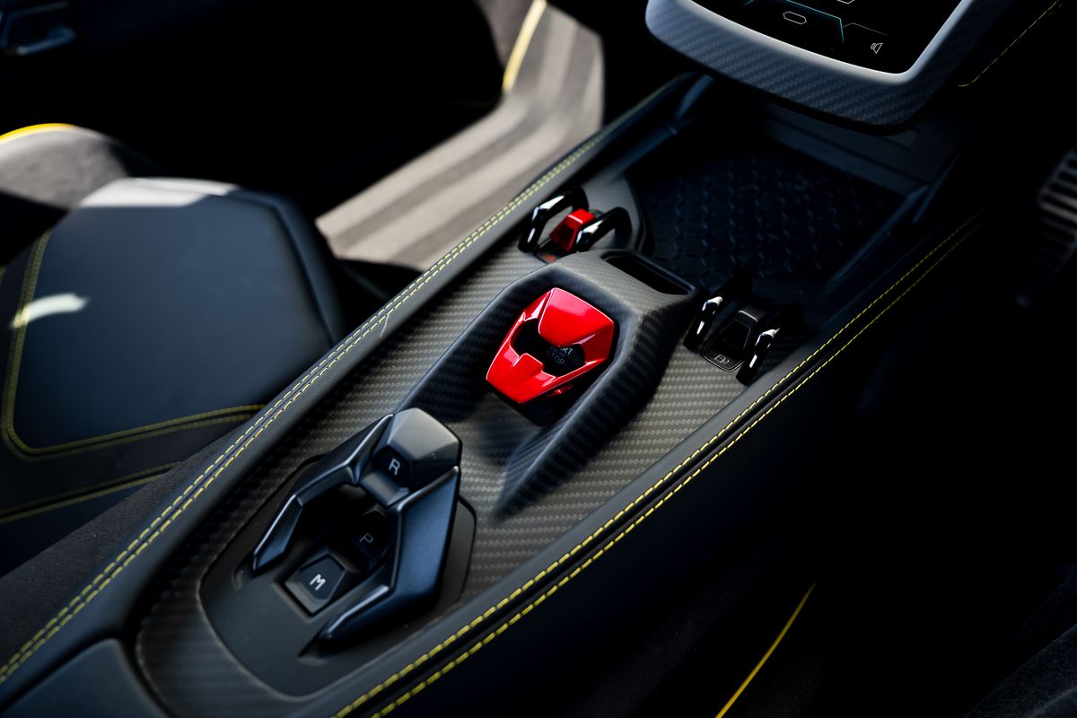 LAMBORGHINI REVUELTO PHEV S-A