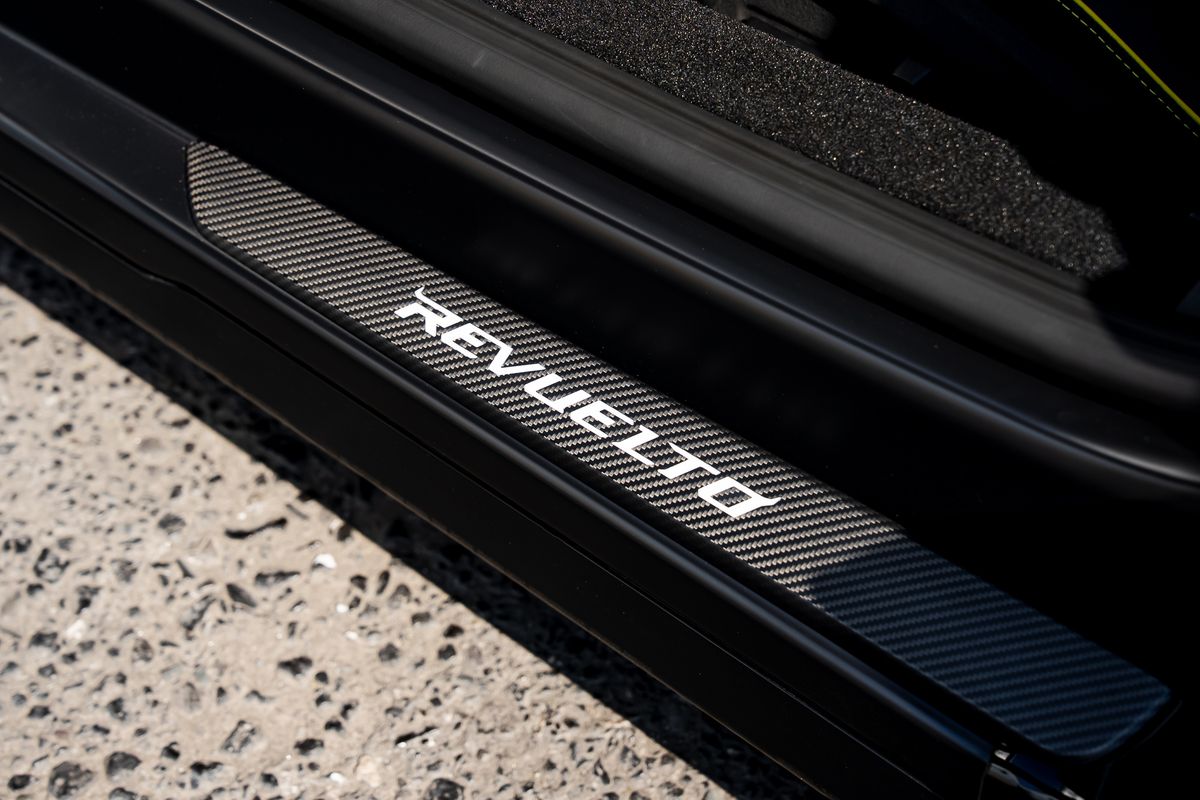 LAMBORGHINI REVUELTO PHEV S-A