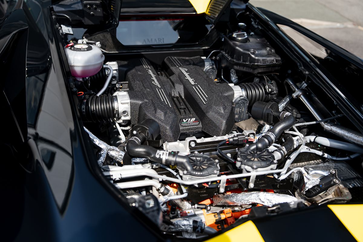 LAMBORGHINI REVUELTO PHEV S-A