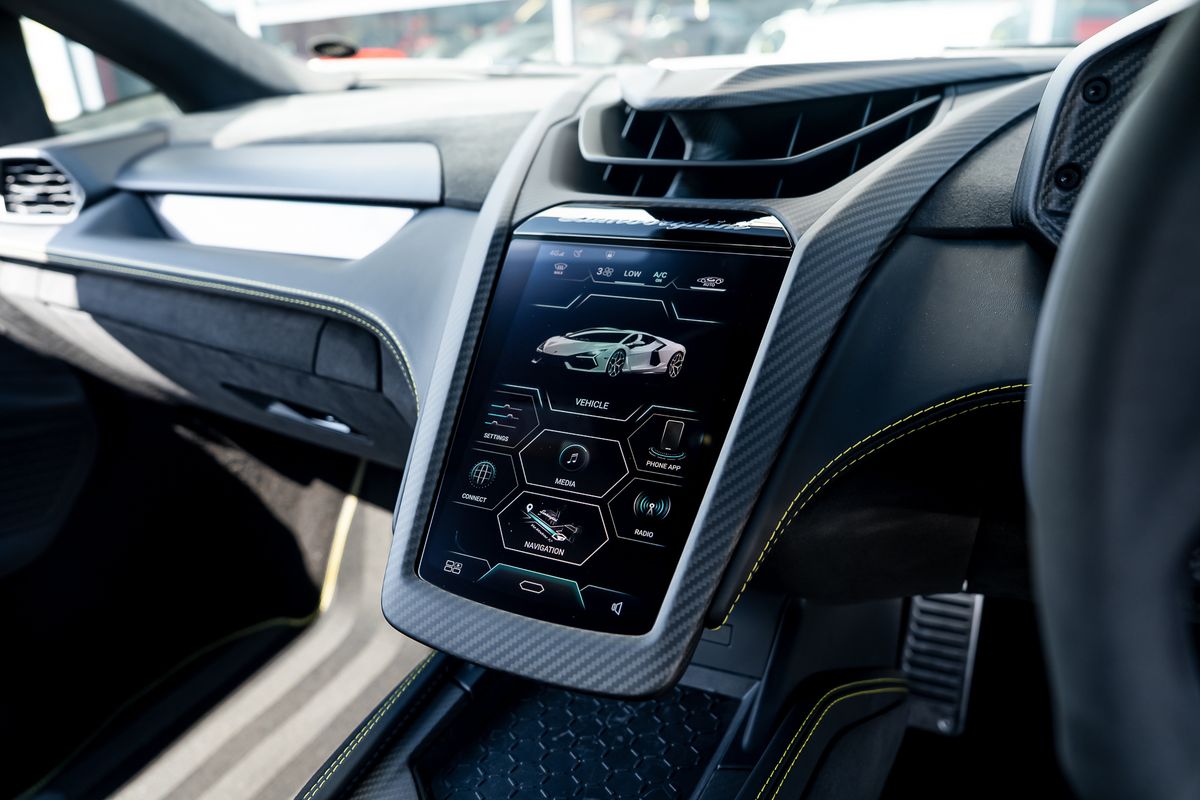 LAMBORGHINI REVUELTO PHEV S-A
