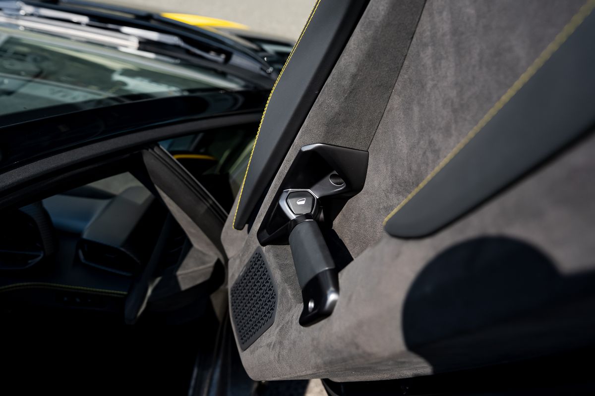 LAMBORGHINI REVUELTO PHEV S-A