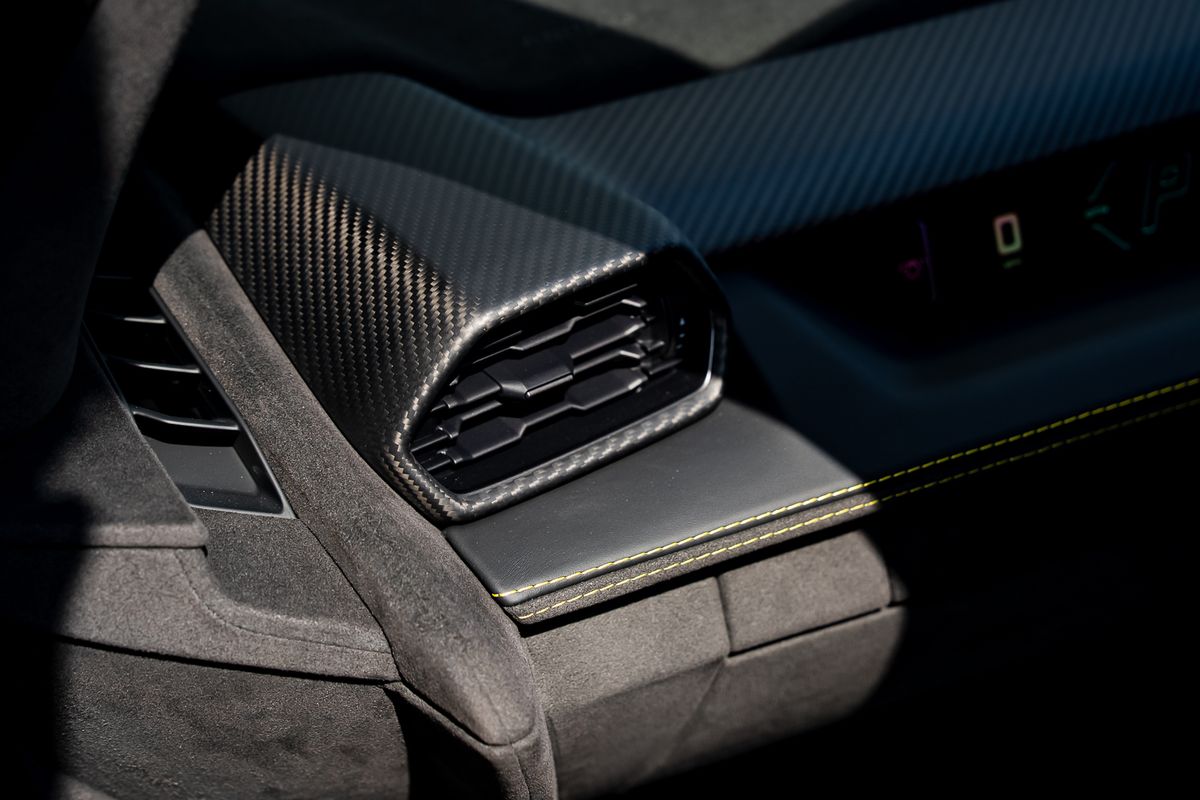 LAMBORGHINI REVUELTO PHEV S-A
