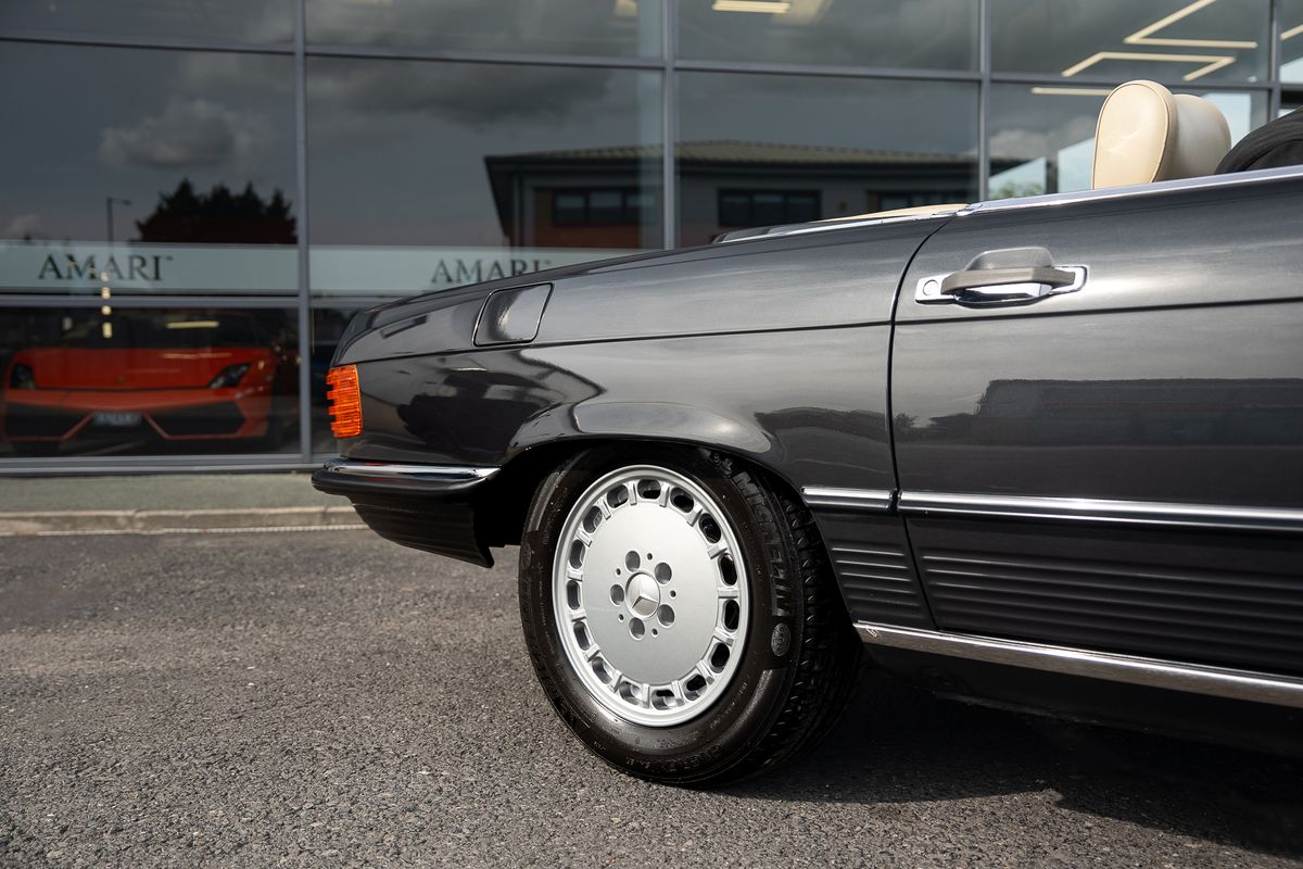 MERCEDES BENZ SL500 V8 R107