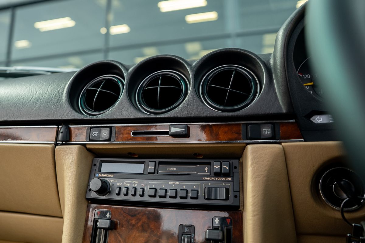 MERCEDES BENZ SL500 V8 R107