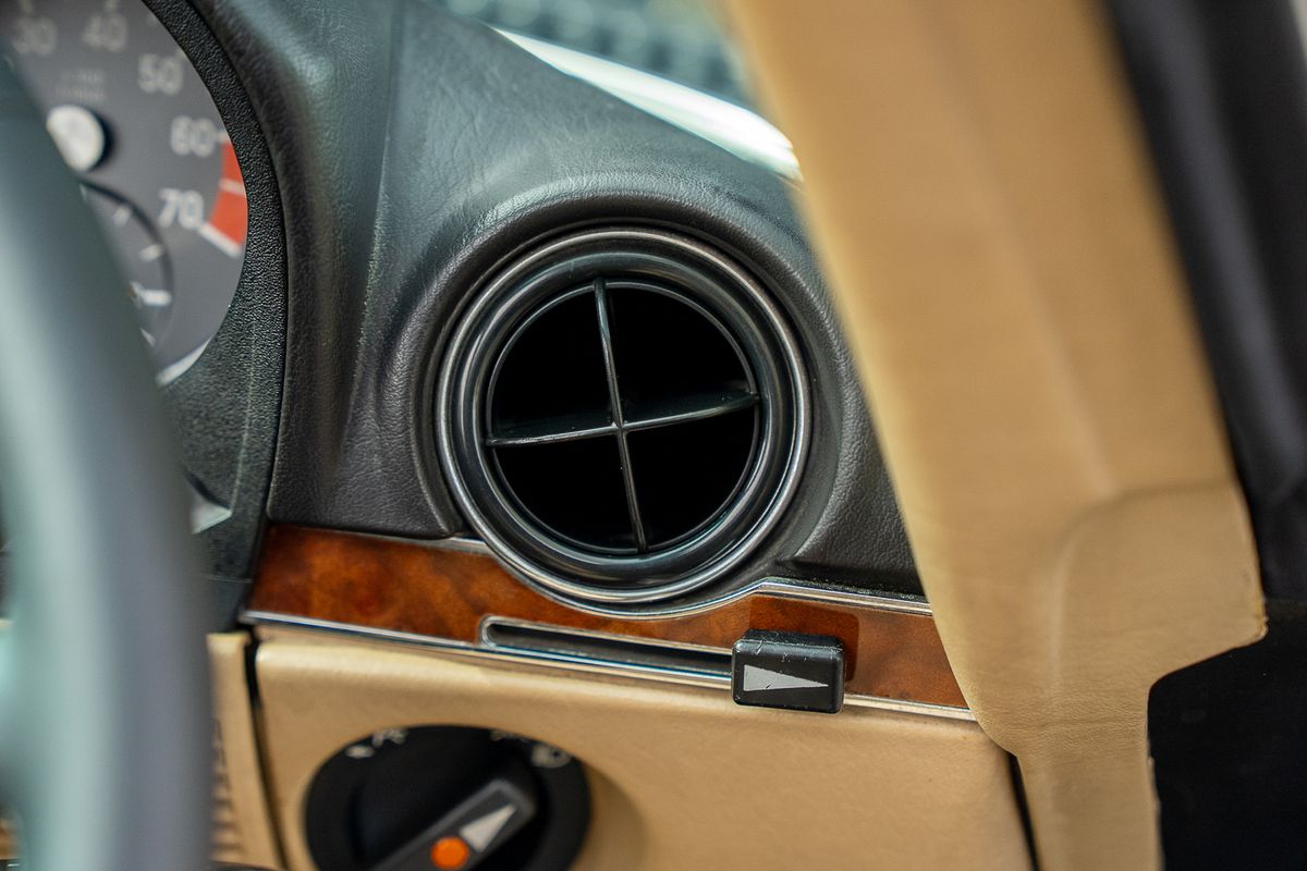 MERCEDES BENZ SL500 V8 R107