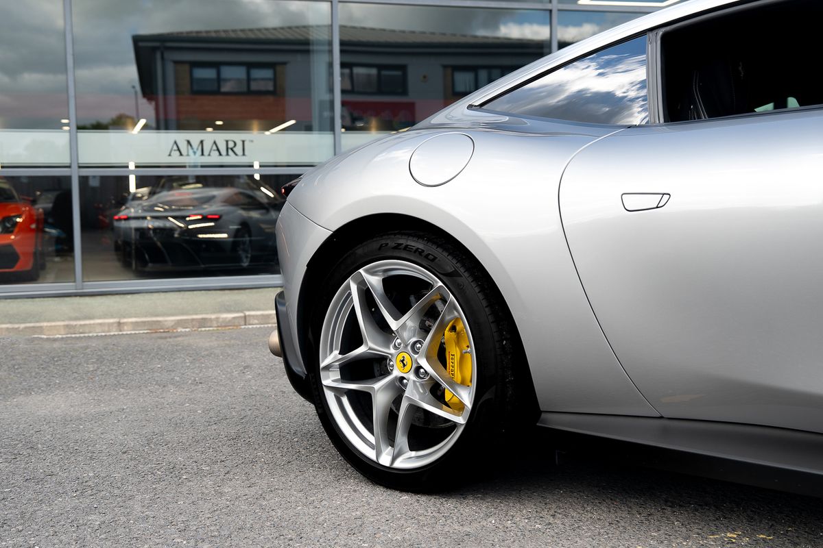 FERRARI ROMA SEMI - AUTO V8