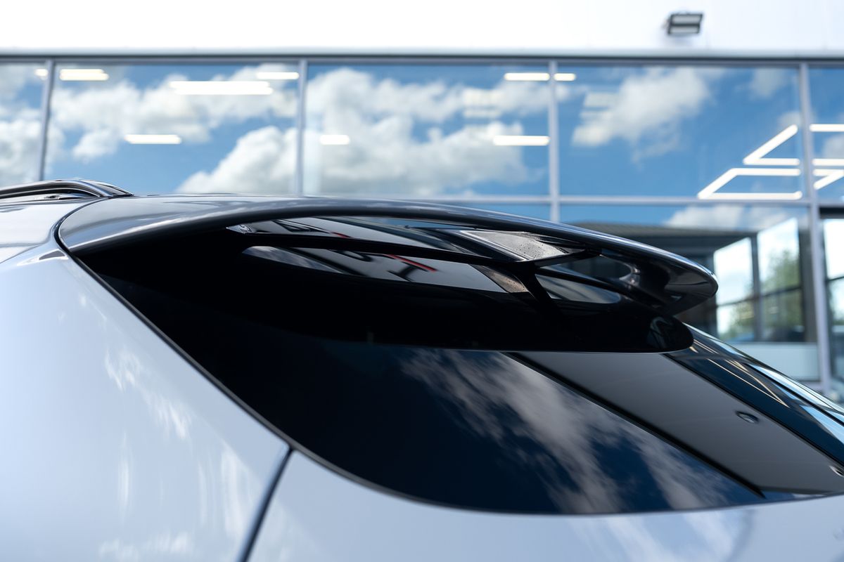 ASTON MARTIN DBX V8 AUTO