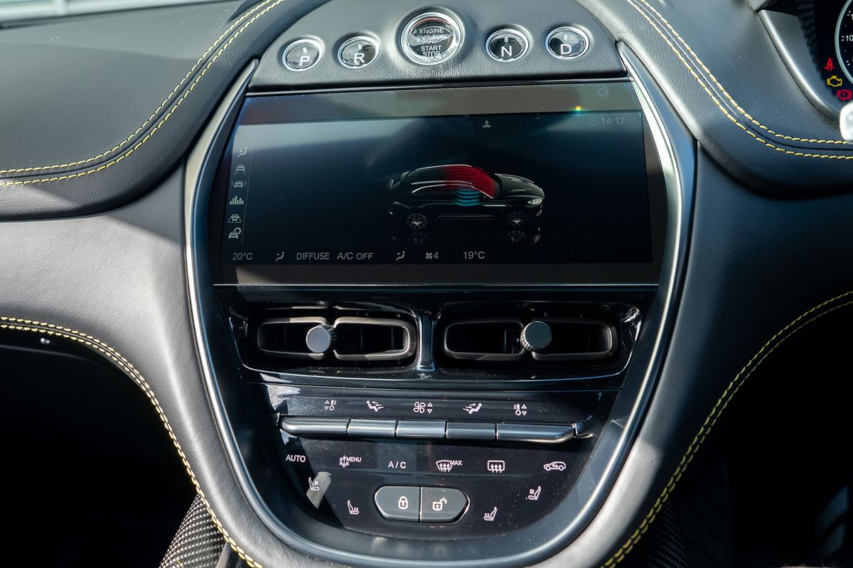ASTON MARTIN DBX V8 AUTO