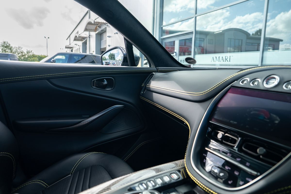 ASTON MARTIN DBX V8 AUTO