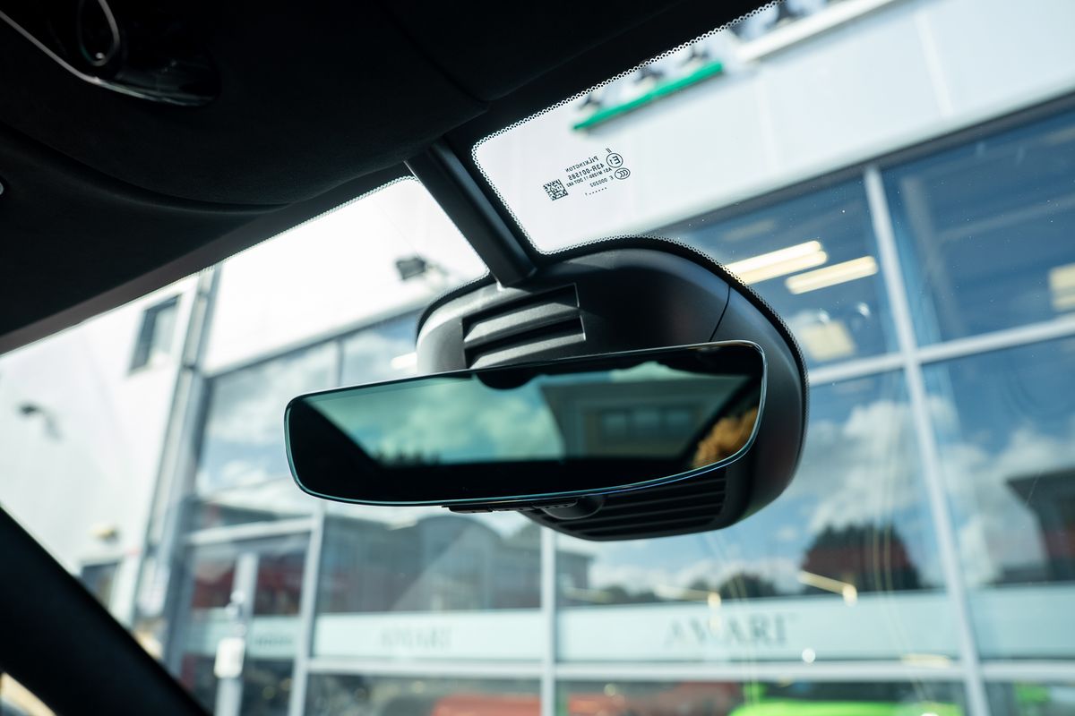 ASTON MARTIN DBX V8 AUTO