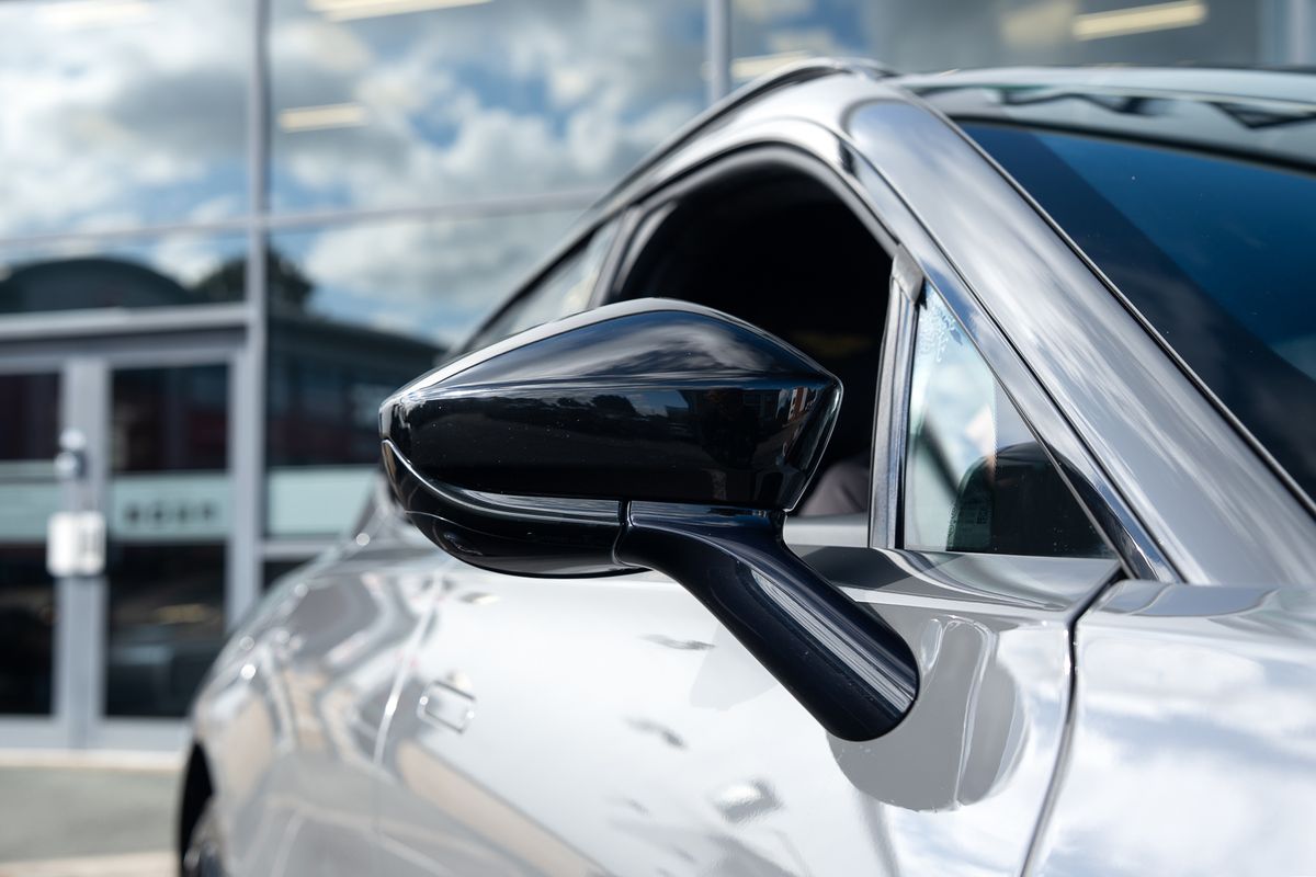 ASTON MARTIN DBX V8 AUTO