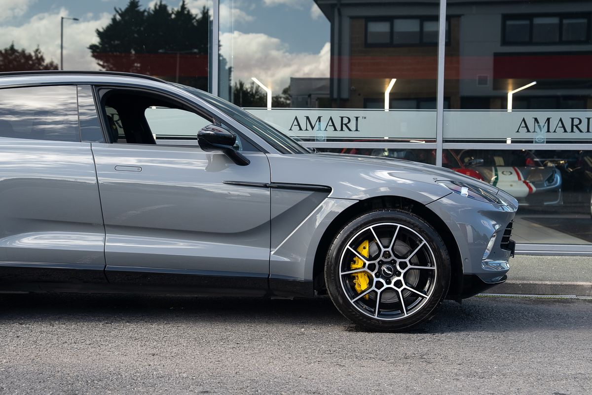 ASTON MARTIN DBX V8 AUTO