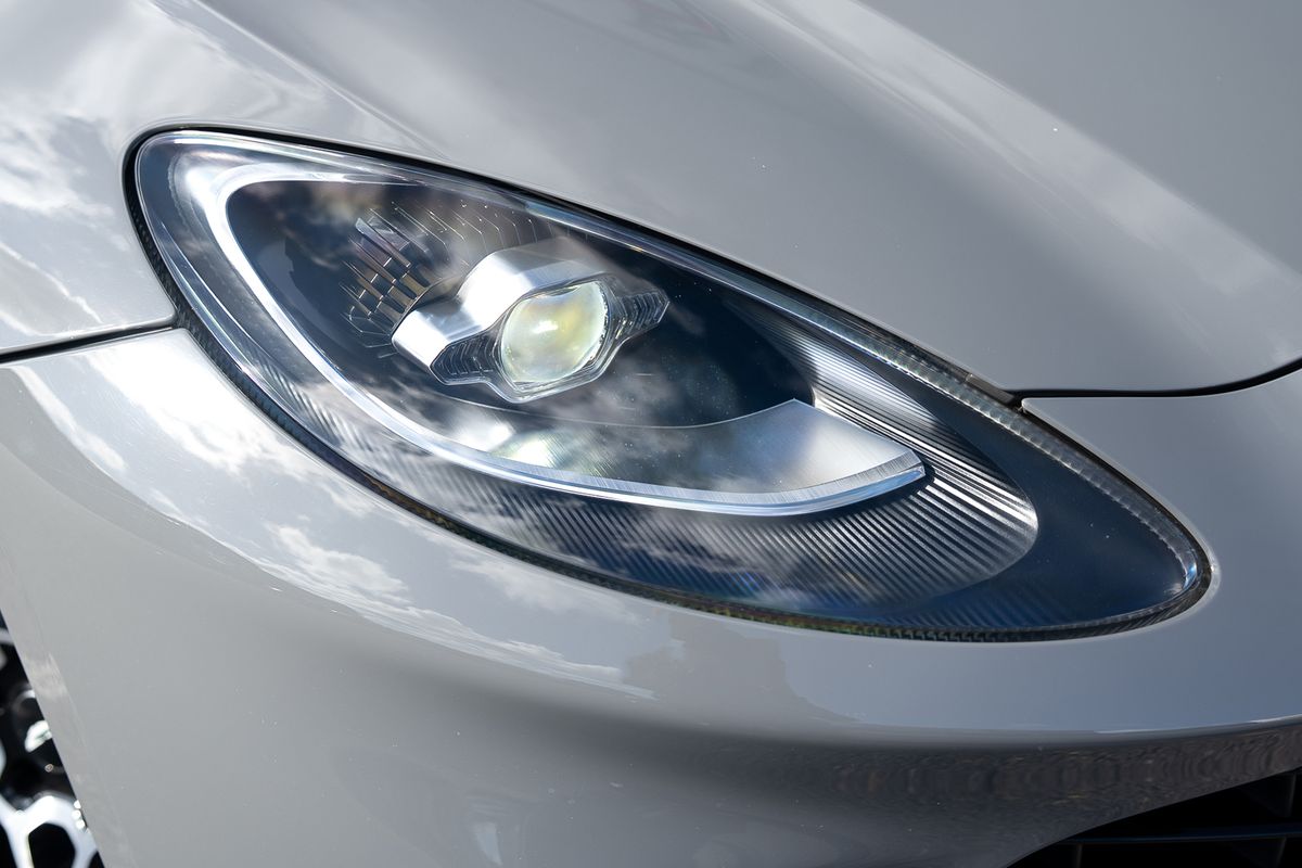 ASTON MARTIN DBX V8 AUTO