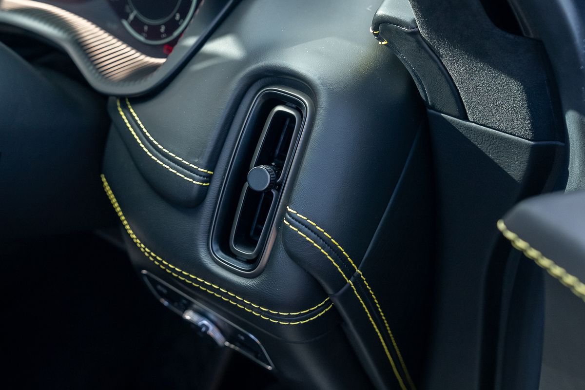 ASTON MARTIN DBX V8 AUTO
