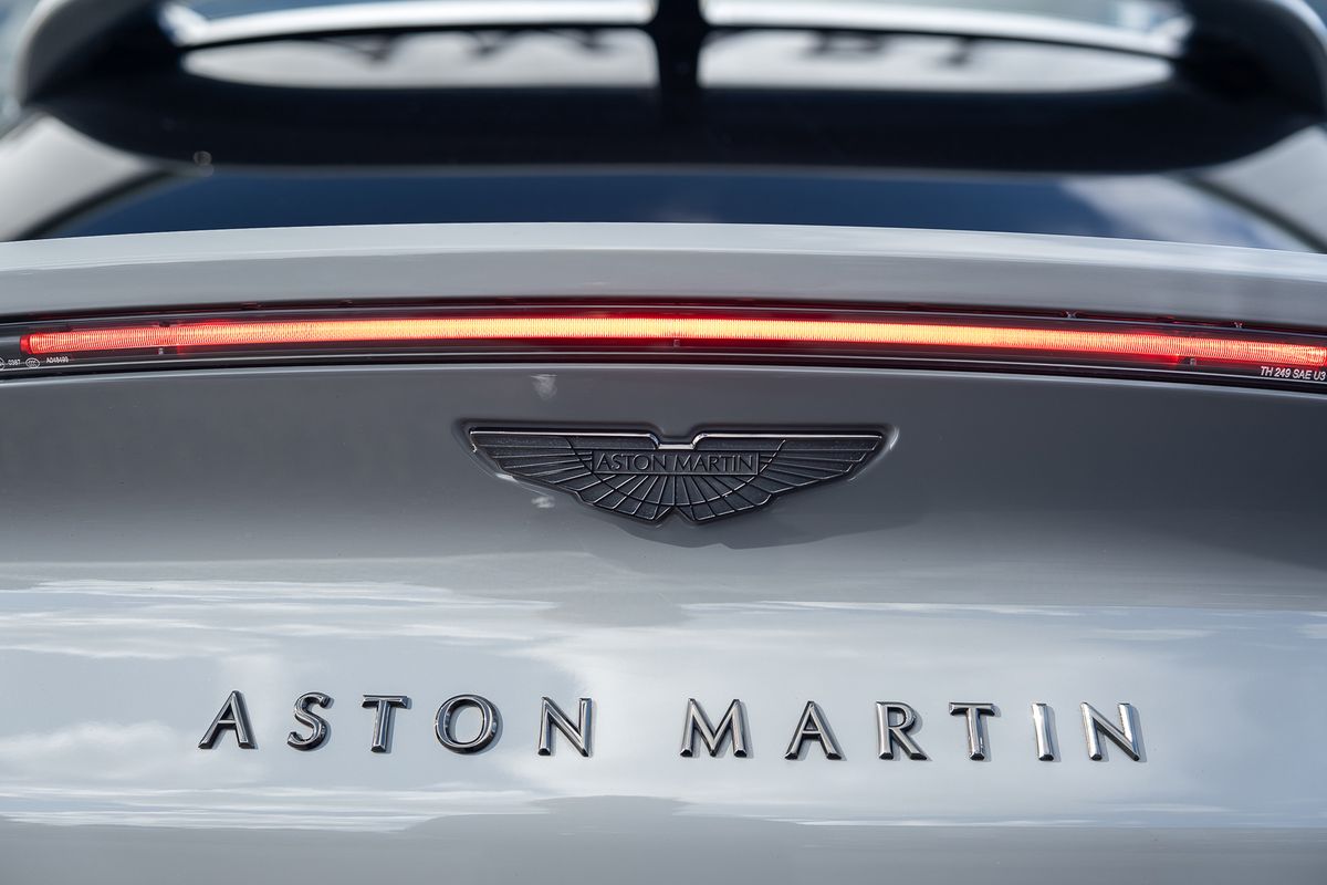 ASTON MARTIN DBX V8 AUTO
