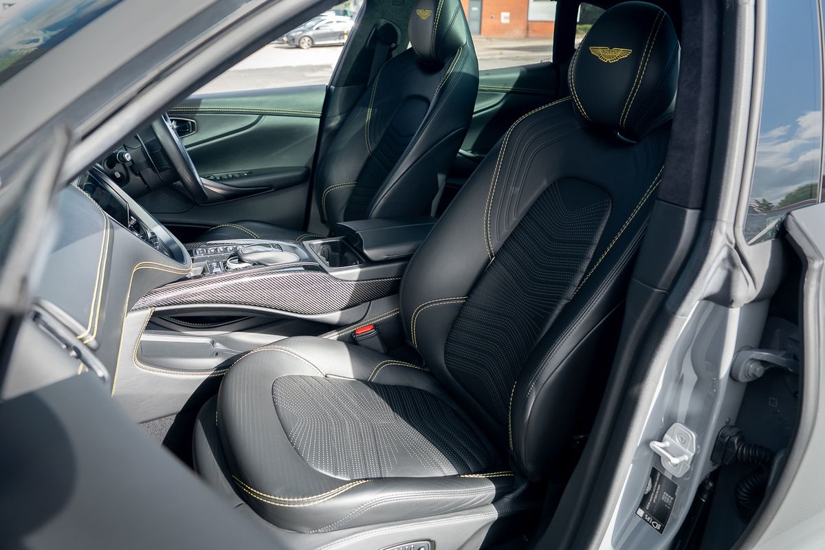 ASTON MARTIN DBX V8 AUTO