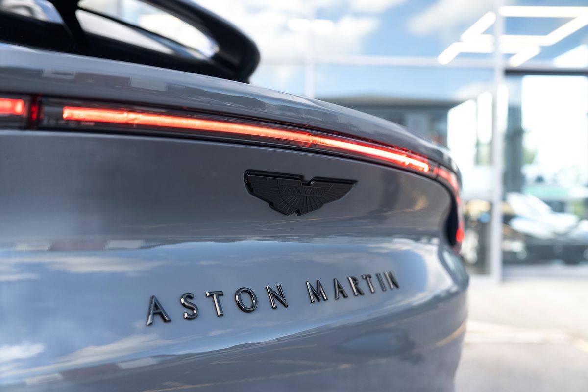 ASTON MARTIN DBX V8 AUTO
