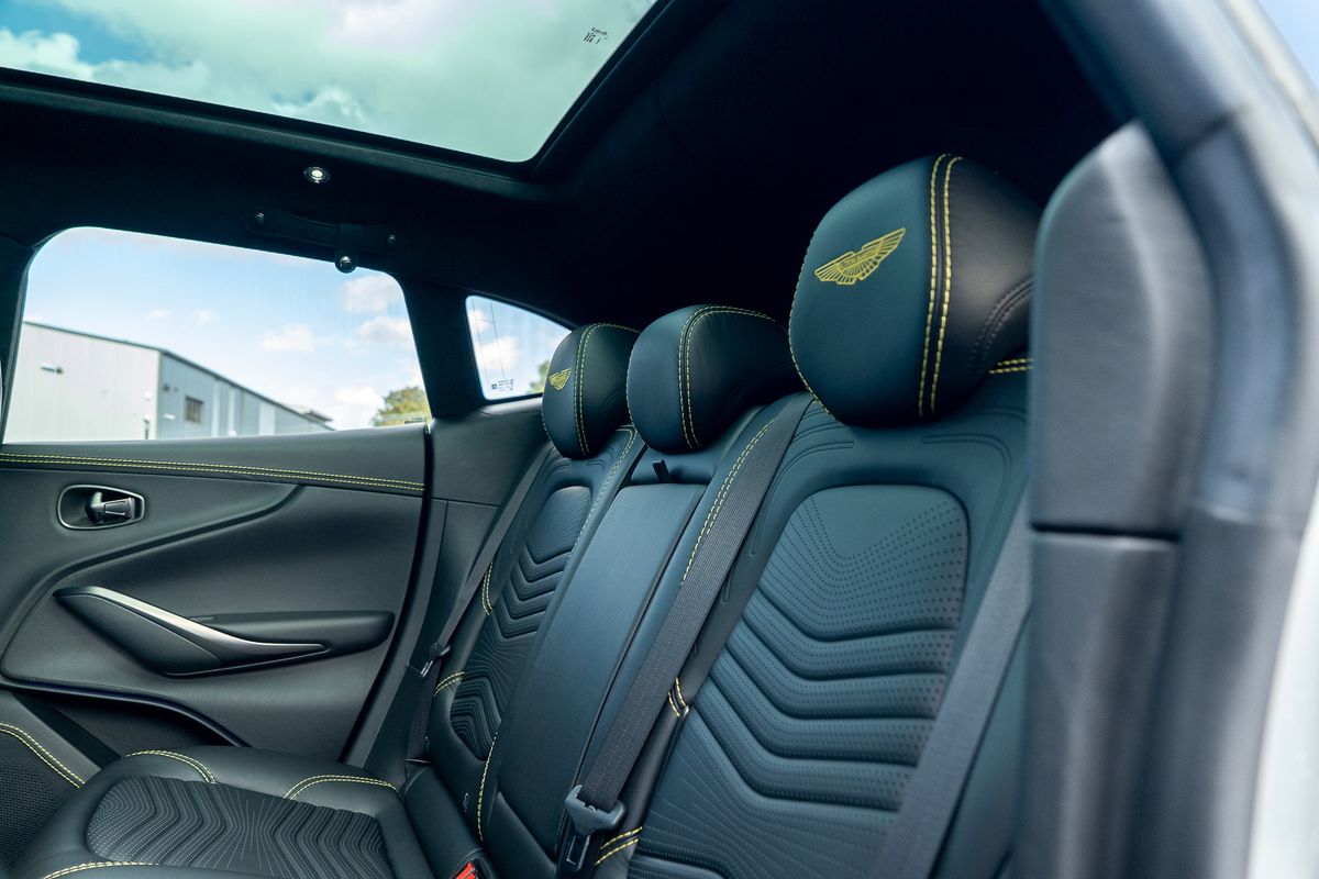 ASTON MARTIN DBX V8 AUTO