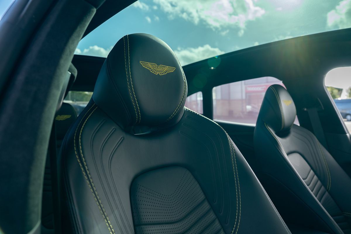 ASTON MARTIN DBX V8 AUTO