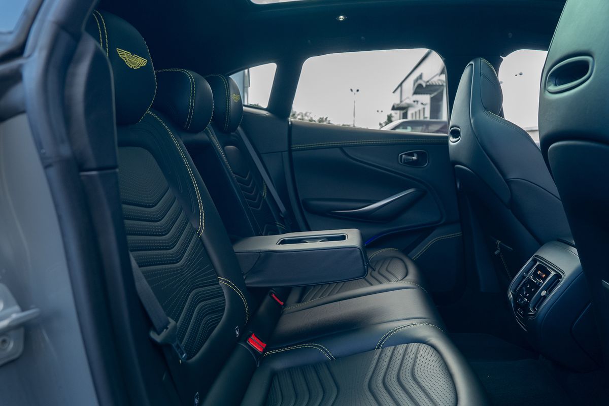 ASTON MARTIN DBX V8 AUTO