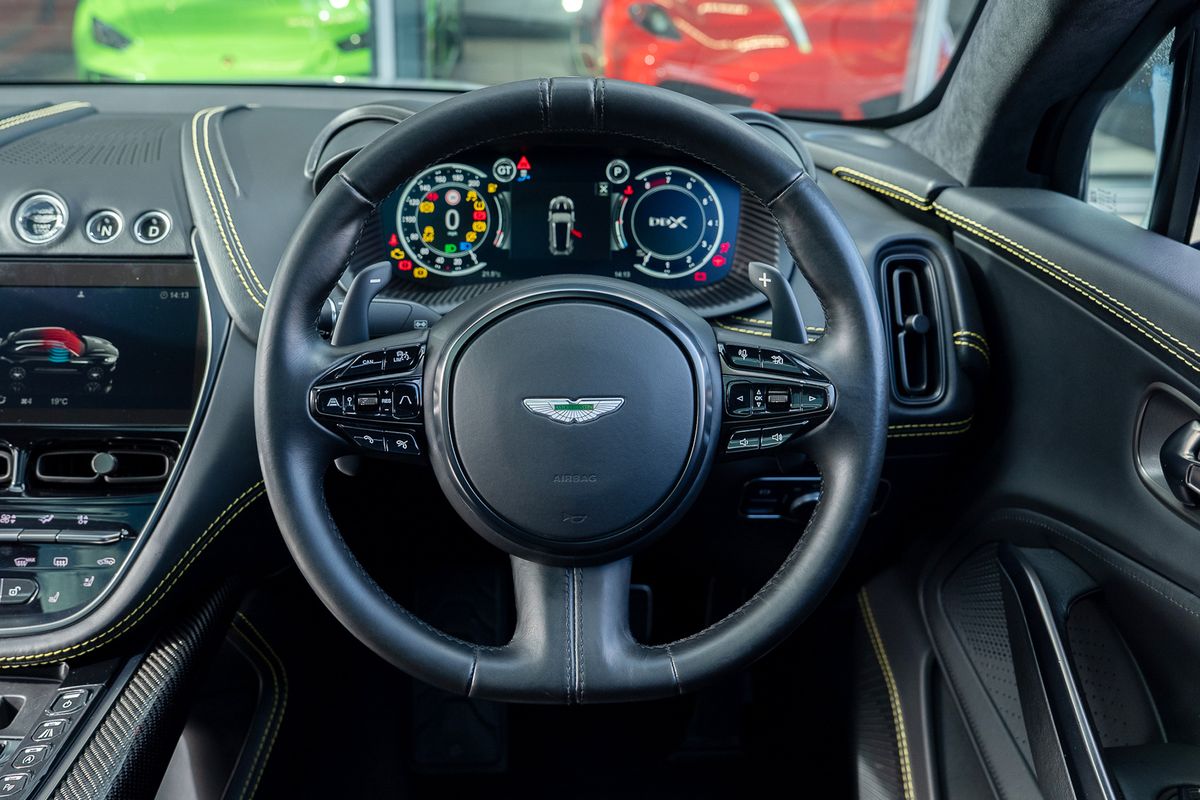ASTON MARTIN DBX V8 AUTO