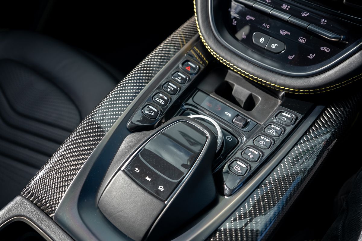ASTON MARTIN DBX V8 AUTO