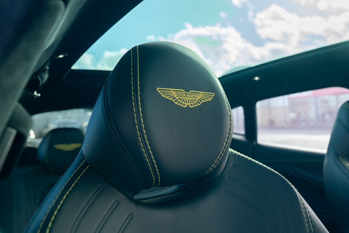 ASTON MARTIN DBX V8 AUTO