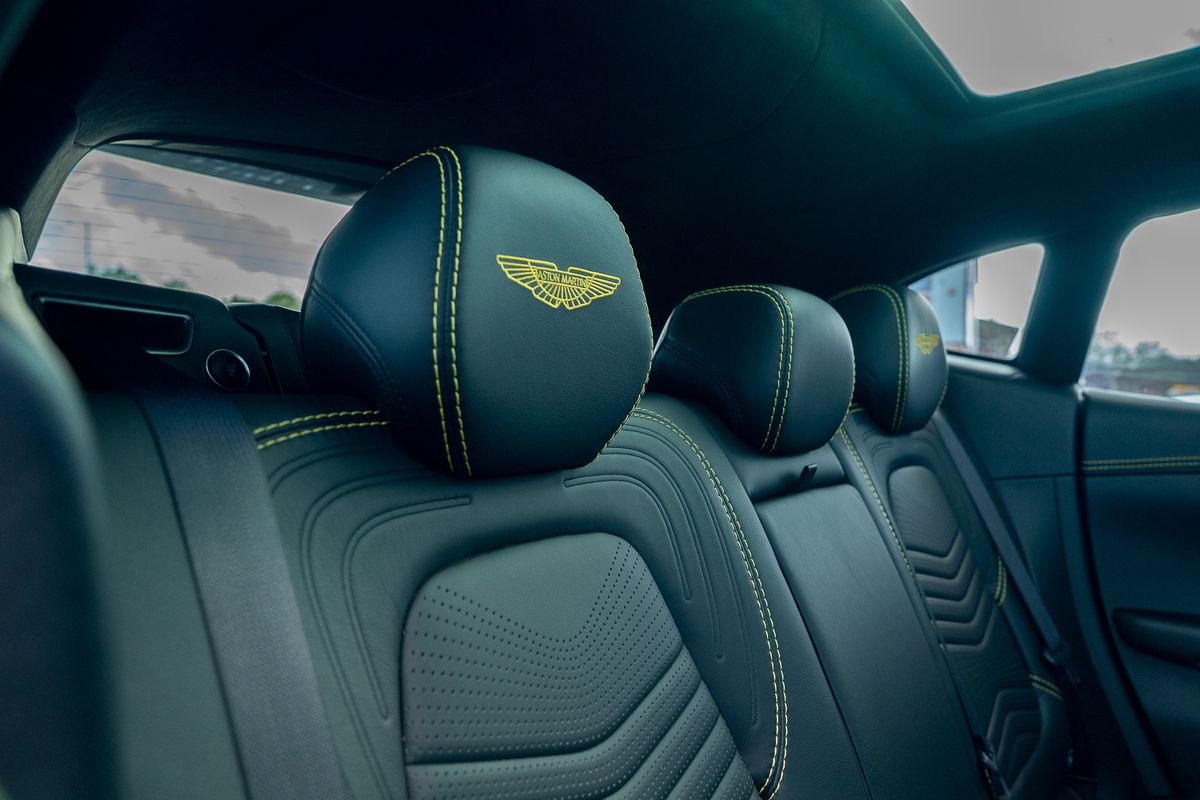 ASTON MARTIN DBX V8 AUTO
