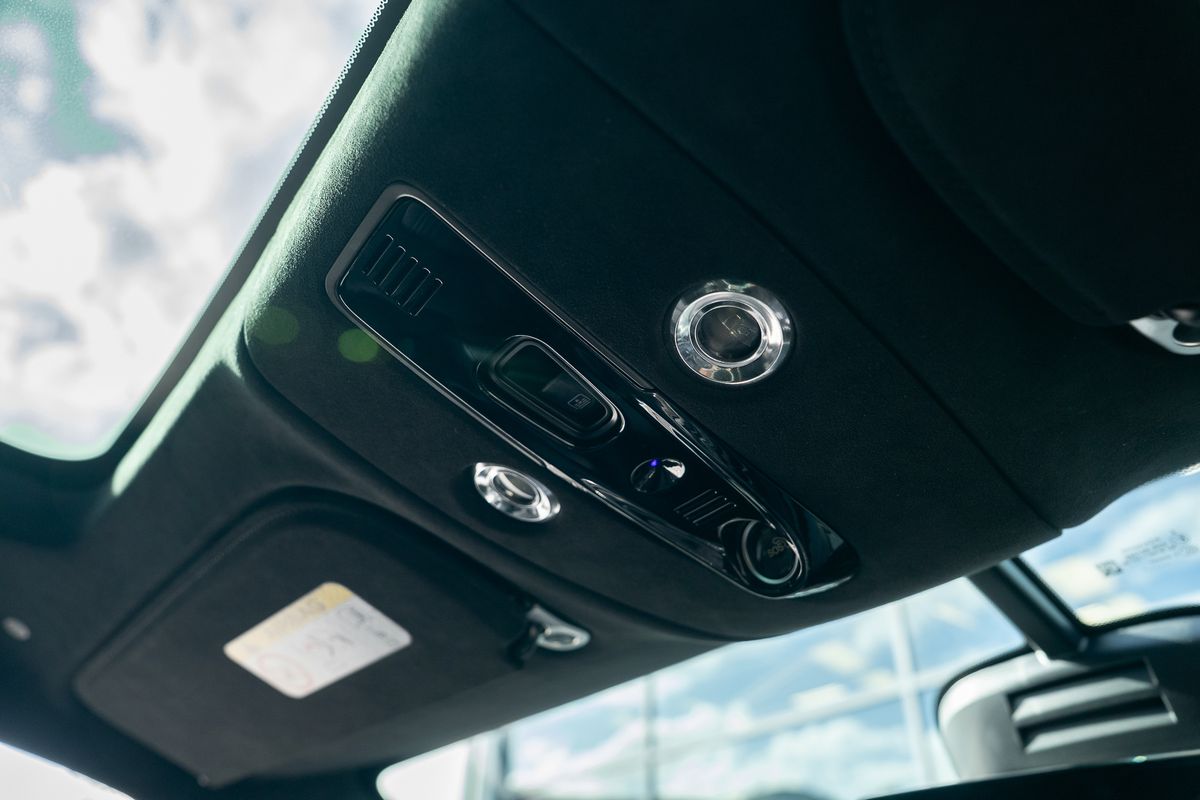 ASTON MARTIN DBX V8 AUTO