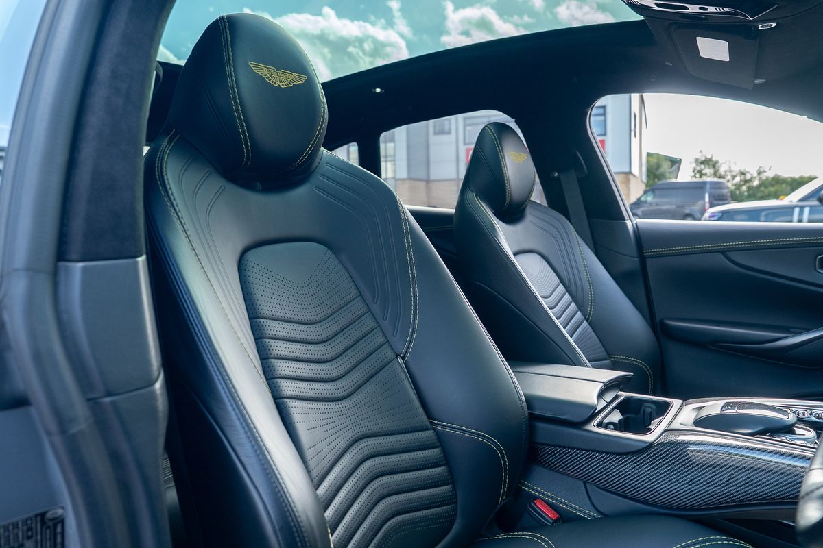 ASTON MARTIN DBX V8 AUTO