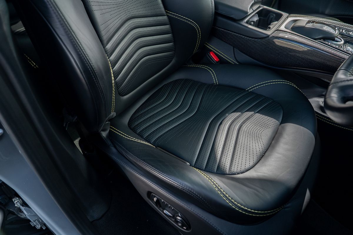 ASTON MARTIN DBX V8 AUTO