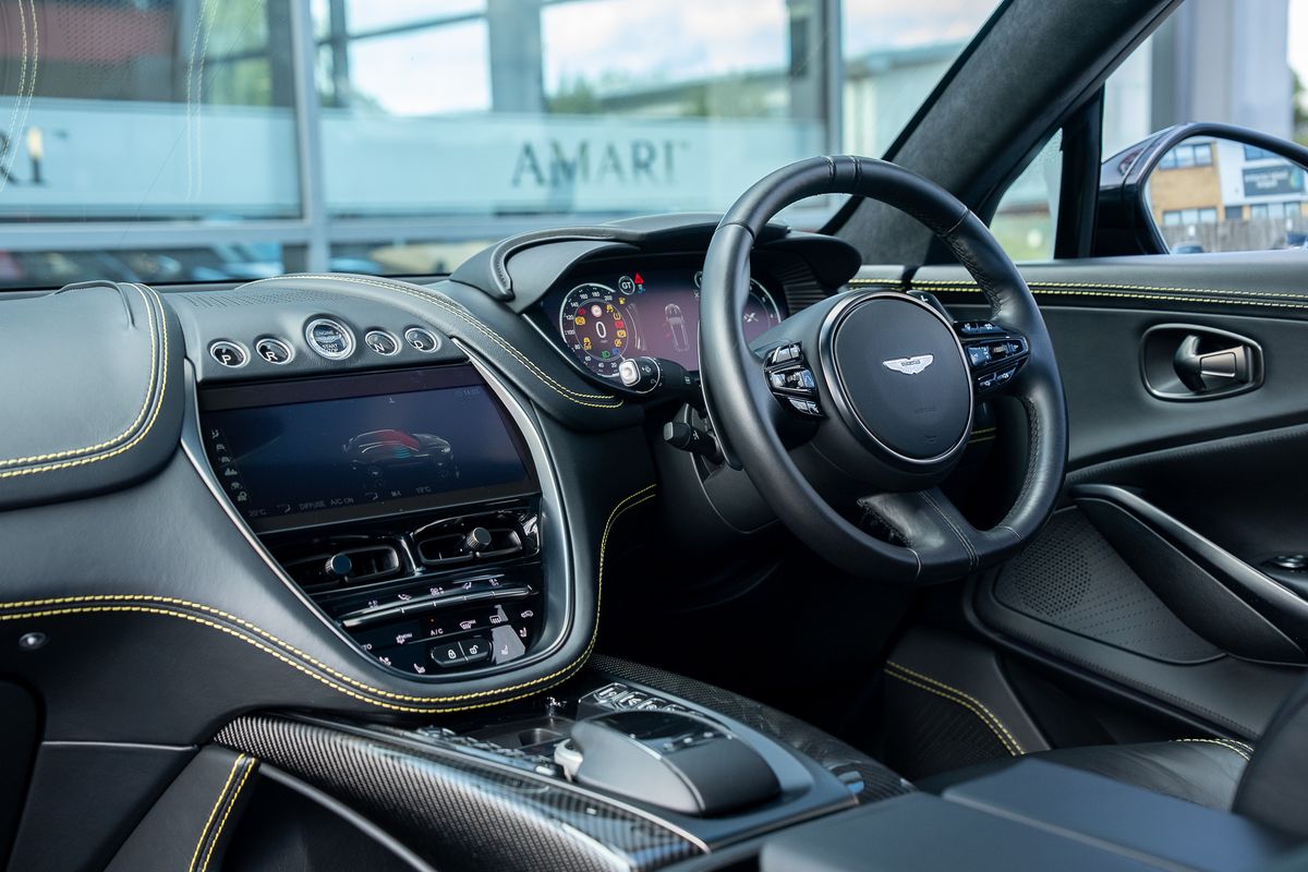 ASTON MARTIN DBX V8 AUTO