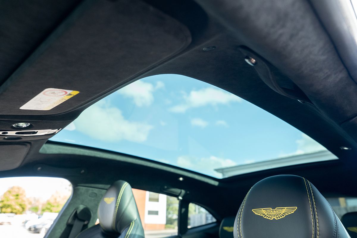 ASTON MARTIN DBX V8 AUTO