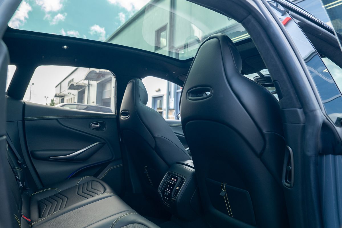 ASTON MARTIN DBX V8 AUTO