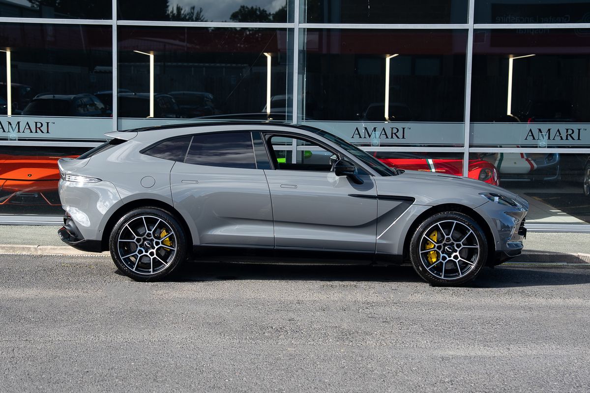 ASTON MARTIN DBX V8 AUTO