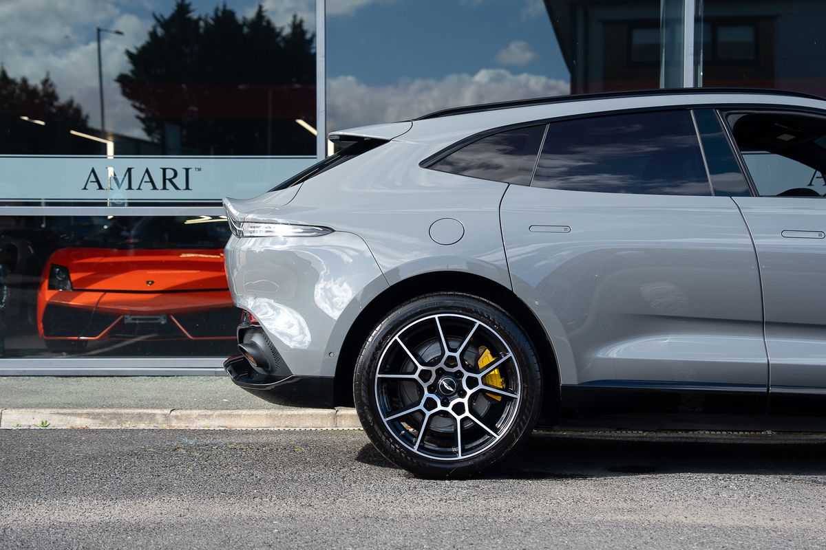ASTON MARTIN DBX V8 AUTO