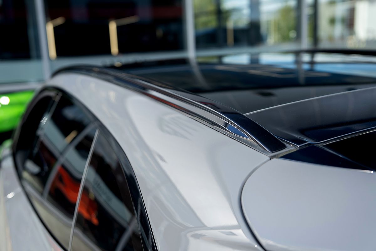 ASTON MARTIN DBX V8 AUTO