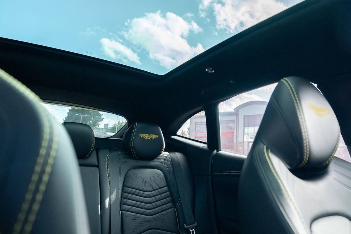 ASTON MARTIN DBX V8 AUTO