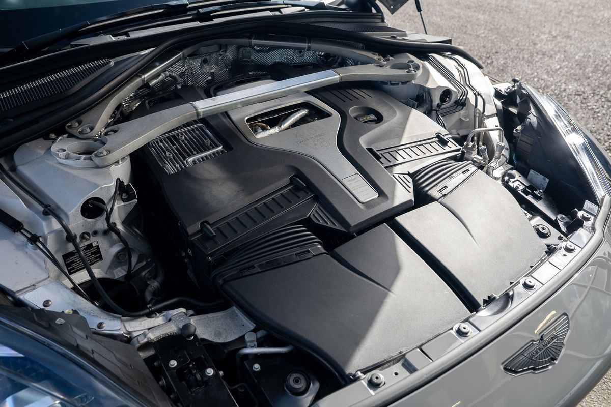 ASTON MARTIN DBX V8 AUTO