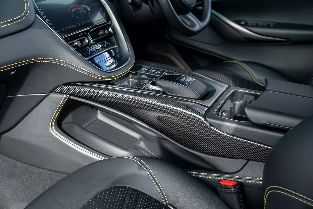 ASTON MARTIN DBX V8 AUTO