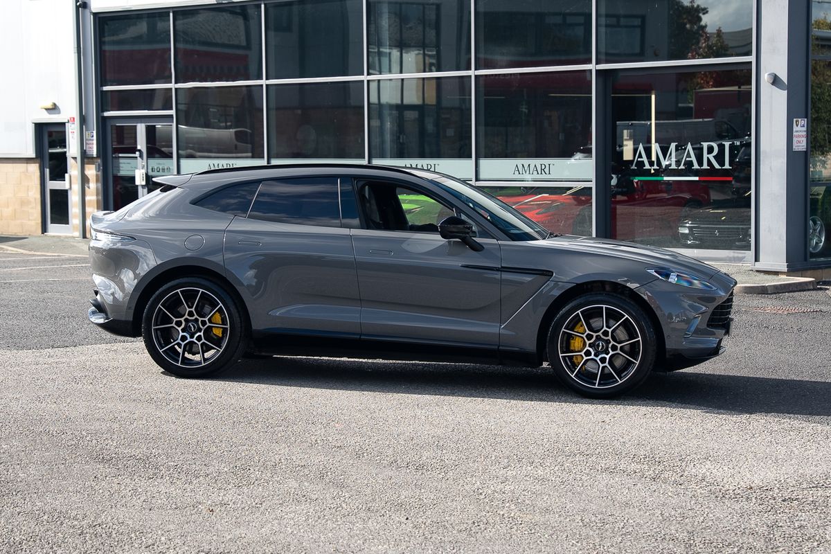 ASTON MARTIN DBX V8 AUTO