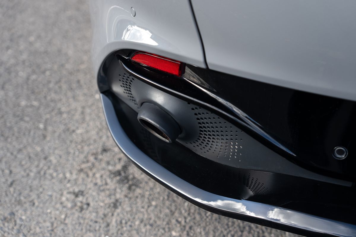 ASTON MARTIN DBX V8 AUTO