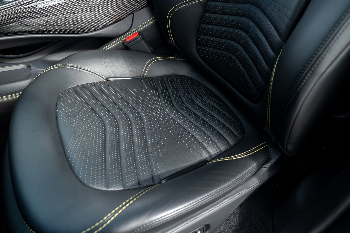 ASTON MARTIN DBX V8 AUTO