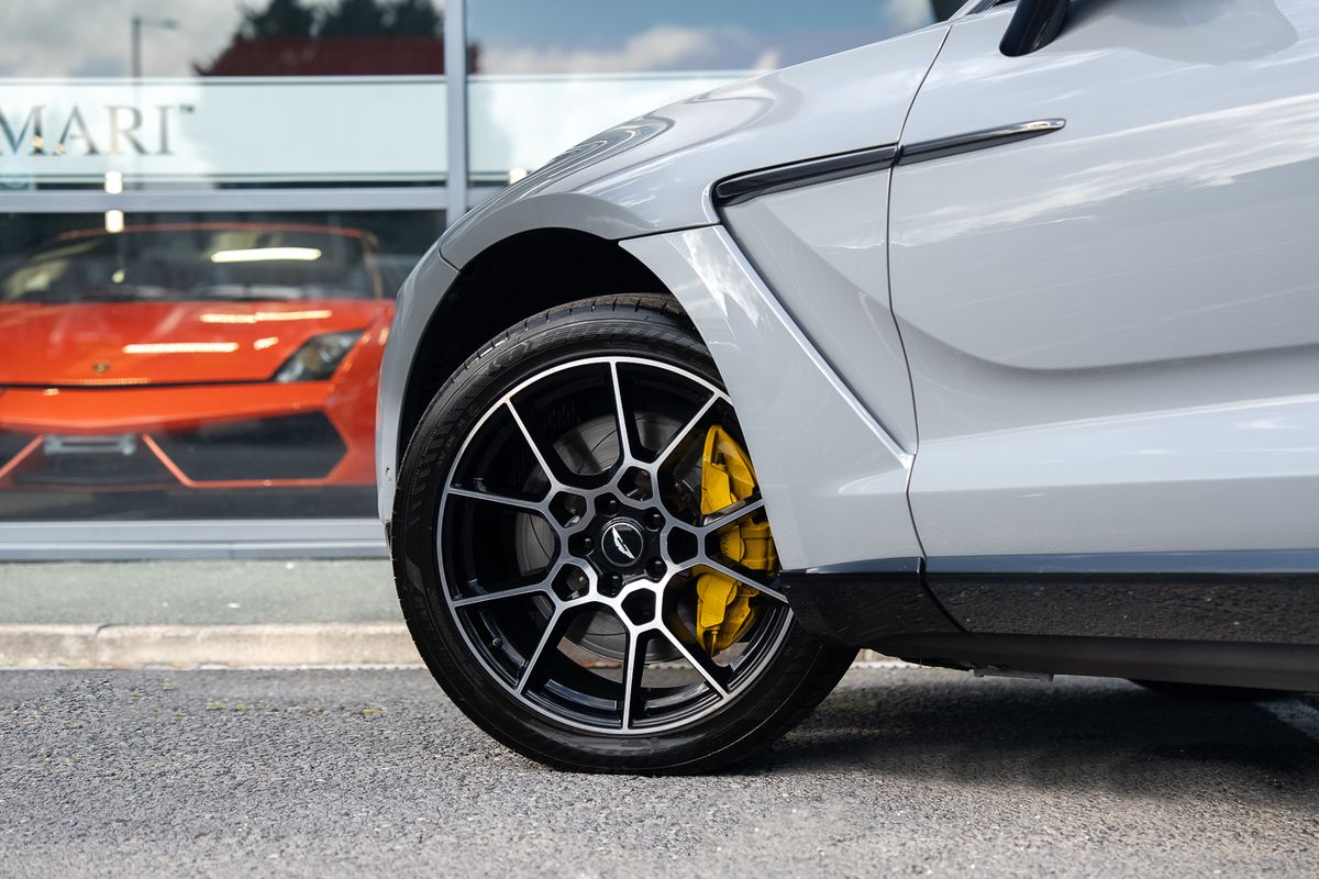ASTON MARTIN DBX V8 AUTO