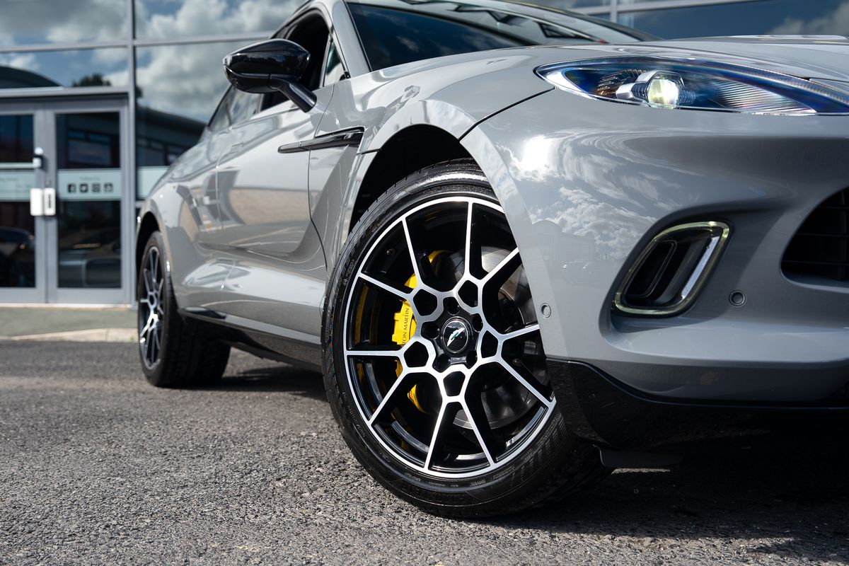 ASTON MARTIN DBX V8 AUTO